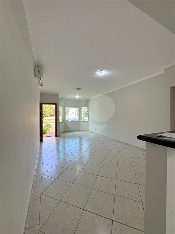Casa à venda com 3 quartos, sendo 1 suíte, no condomínio Bella Vita, Atibaia - SP