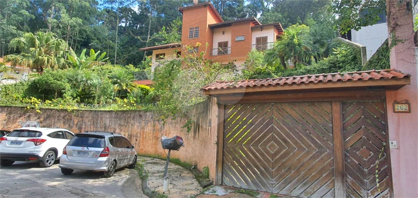 Sobrado à venda ou para alugar com 5 quartos, sendo 3 suítes, em Serra da Cantareira, São Paulo, SP