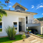 Casa à venda com 3 suítes no condomínio Recanto dos Paturis, Vinhedo - SP