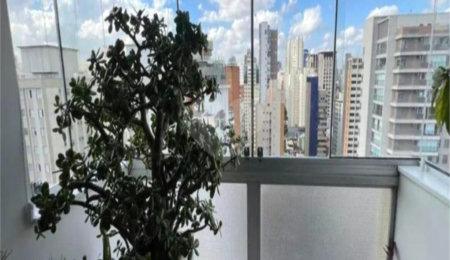Apartamento à venda com 3 quartos, sendo 1 suíte,  em Moema, São Paulo, SP