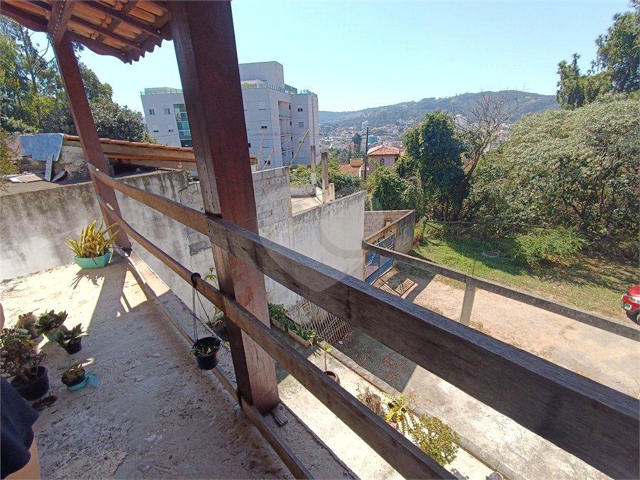 Sobrado à venda com 4 quartos em Jardim Esther, São Roque, SP