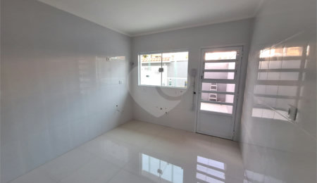 Sobrado à venda com 2 suítes em Vila Constança, São Paulo, SP
