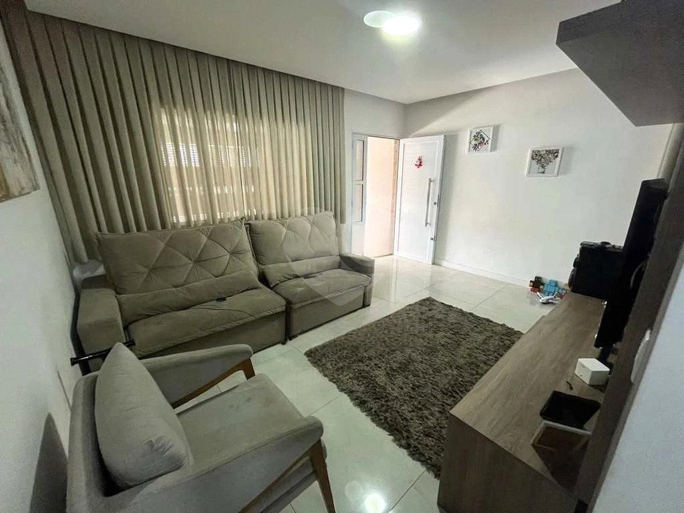Sobrado à venda com 3 quartos, sendo 1 suíte,  em Vila Nova Cintra, Mogi das Cruzes, SP
