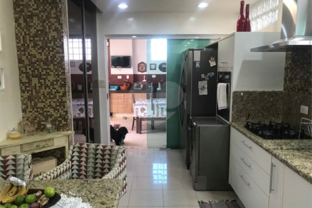 Casa à venda com 4 quartos, sendo 2 suítes,  no condomínio Conjunto Residencial Green Village I, Mogi das Cruzes - SP