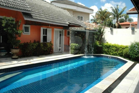 Sobrado à venda com 5 quartos, sendo 4 suítes, em Interlagos, São Paulo, SP