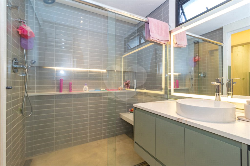 Apartamento à venda com 3 quartos, sendo 1 suíte, em Moema, São Paulo, SP