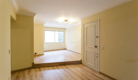 Apartamento à venda com 2 quartos, sendo 1 suíte,  em Vila Uberabinha, São Paulo, SP
