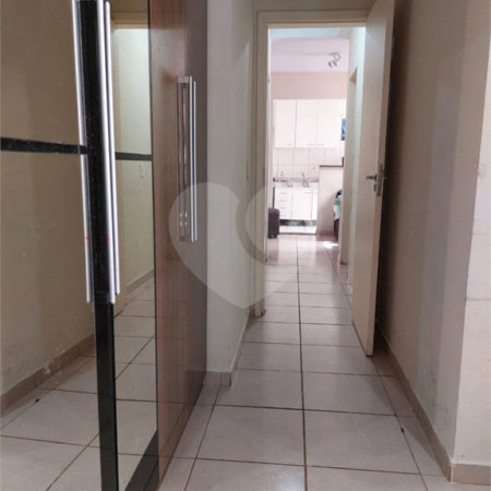 Apartamento no Condomínio Mont Vernon .