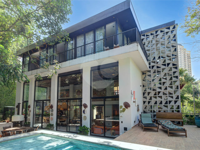 Casa à venda com 4 suítes no condomínio Granja do Morumbi, São Paulo - SP
