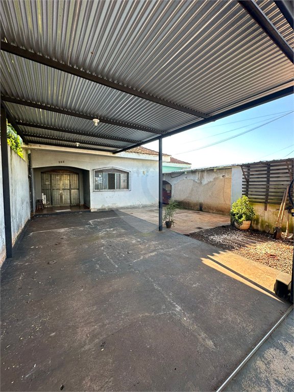 Casa à venda com 4 quartos, sendo 1 suíte,  em Jardim Estoril, Ponta Porã, MS