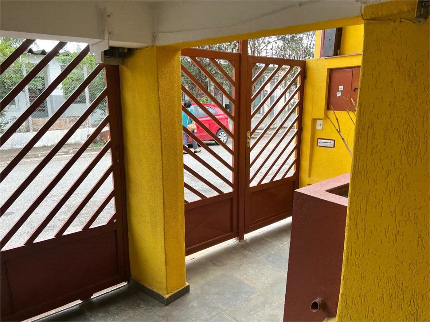 Sobrado à venda com 5 quartos, sendo 2 suítes, em Vila Universitária, São Paulo, SP