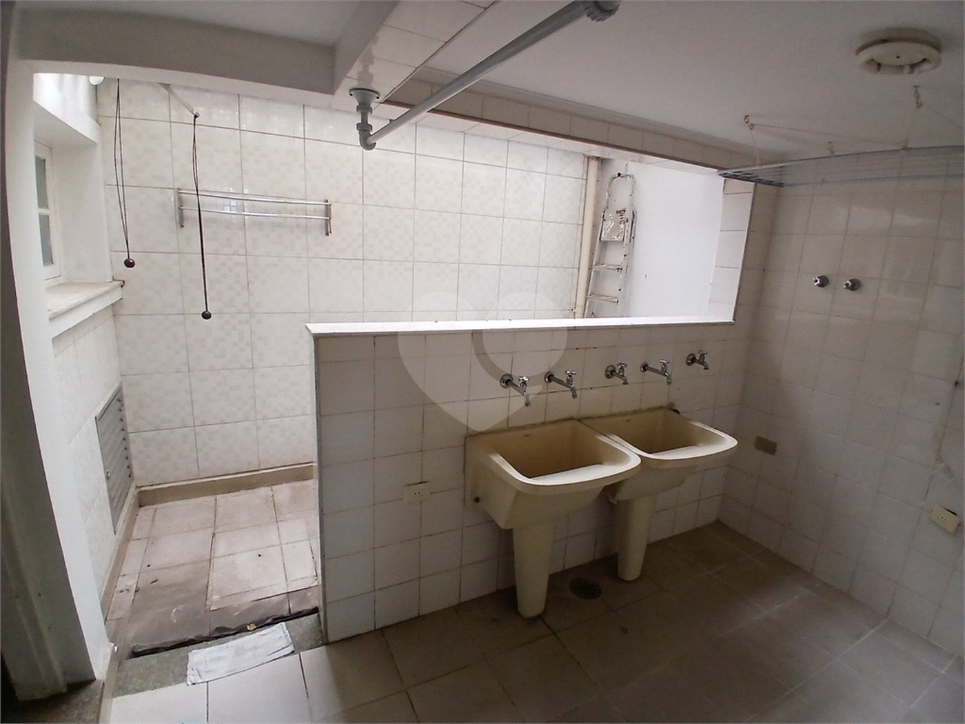 Casa à venda ou para alugar com 3 quartos, sendo 2 suítes, no condomínio Chácara das Rosas, São Paulo - SP