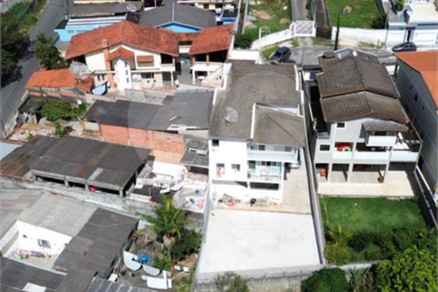 Casa à venda com 5 quartos, sendo 3 suítes,  em Capoavinha, Mairiporã, SP