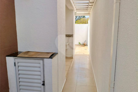 Casa à venda com 3 quartos, sendo 1 suíte, no condomínio Residencial Rio Preto Village, Atibaia - SP