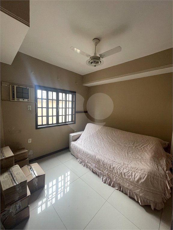 Casa à venda com 5 quartos, sendo 3 suítes, no condomínio Recanto das Palmeiras, Rio de Janeiro - RJ