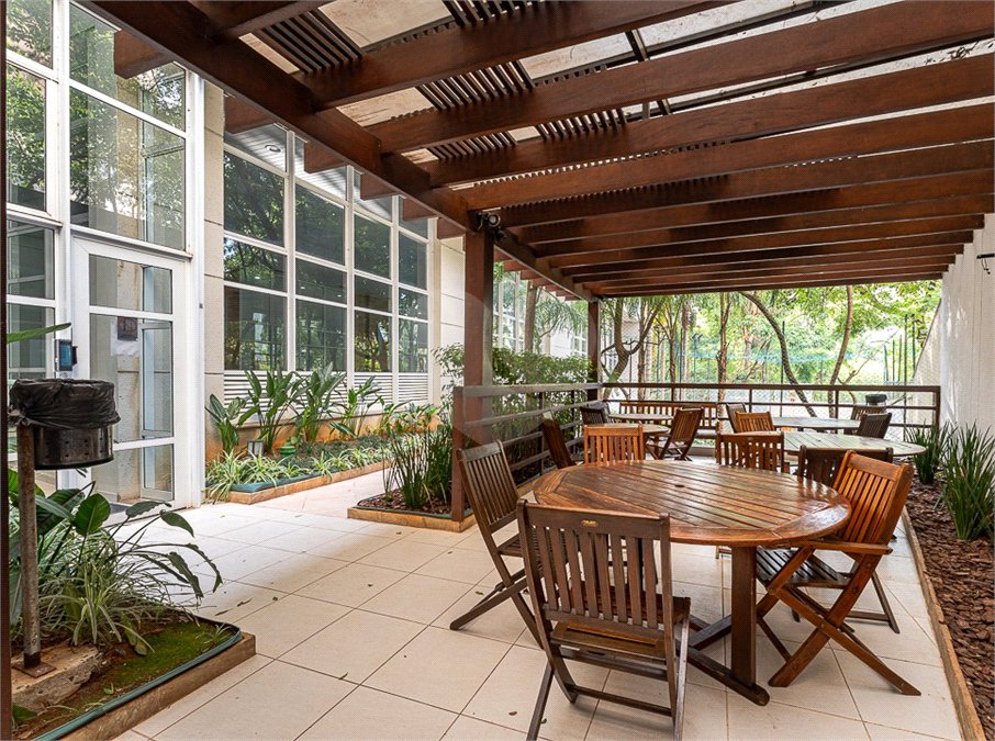 Apartamento à venda com 3 quartos, sendo 1 suíte,  em Vila Andrade, São Paulo, SP