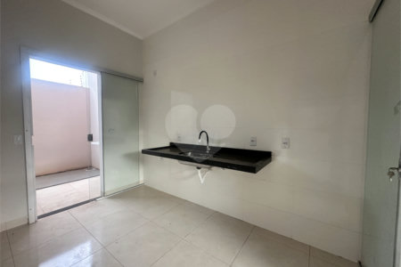 Casa à venda com 3 quartos, sendo 1 suíte,  em Ipê, Três Lagoas, MS