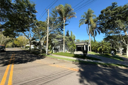Casa alto padrão condomínio fechado em Atibaia com 4 suítes e ampla área de lazer, espaço gourmet, piscina, 6 vagas garagem