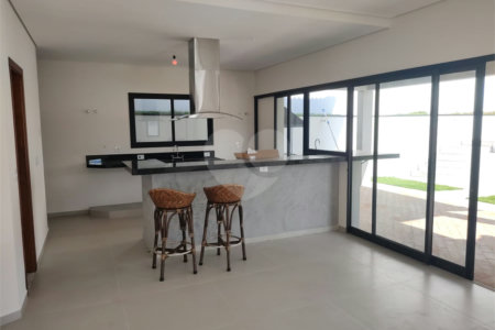 Casa à venda com 3 suítes no condomínio Santa Isabel I, Louveira - SP