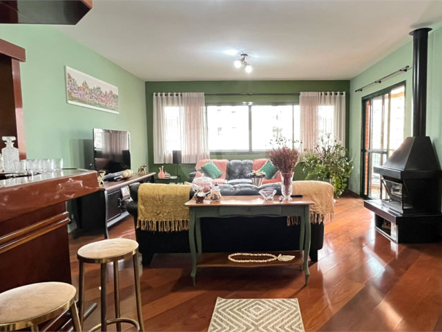 Apartamento à venda com 3 suítes em Moema, São Paulo, SP