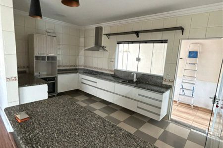 Casa à venda com 4 quartos, sendo 1 suíte, no condomínio Raizes, Paulínia - SP