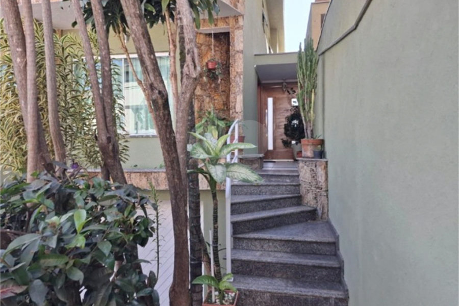 Sobrado à venda com 3 suítes em Vila Carrão, São Paulo, SP