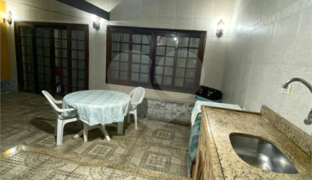 Casa à venda com 3 quartos em Santa Cruz, Rio de Janeiro, RJ