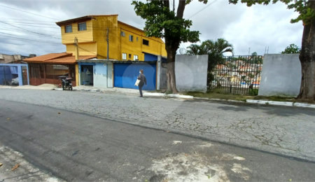 Sobrado à venda com 3 quartos, sendo 1 suíte, em Tremembé, São Paulo, SP