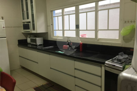 Sobrado à venda com 3 quartos, sendo 1 suíte, em Jardim do Lago, Atibaia, SP