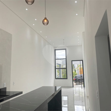 Casa à venda com 3 quartos, sendo 1 suíte, no condomínio Horto Florestal Villagio, Sorocaba - SP