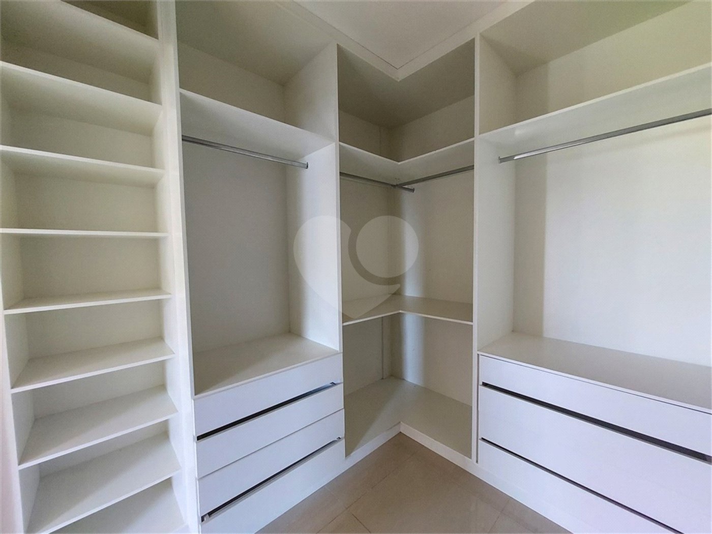 Casa à venda com 3 suítes no condomínio Villaggio Di Napoli Valinhos, Valinhos - SP