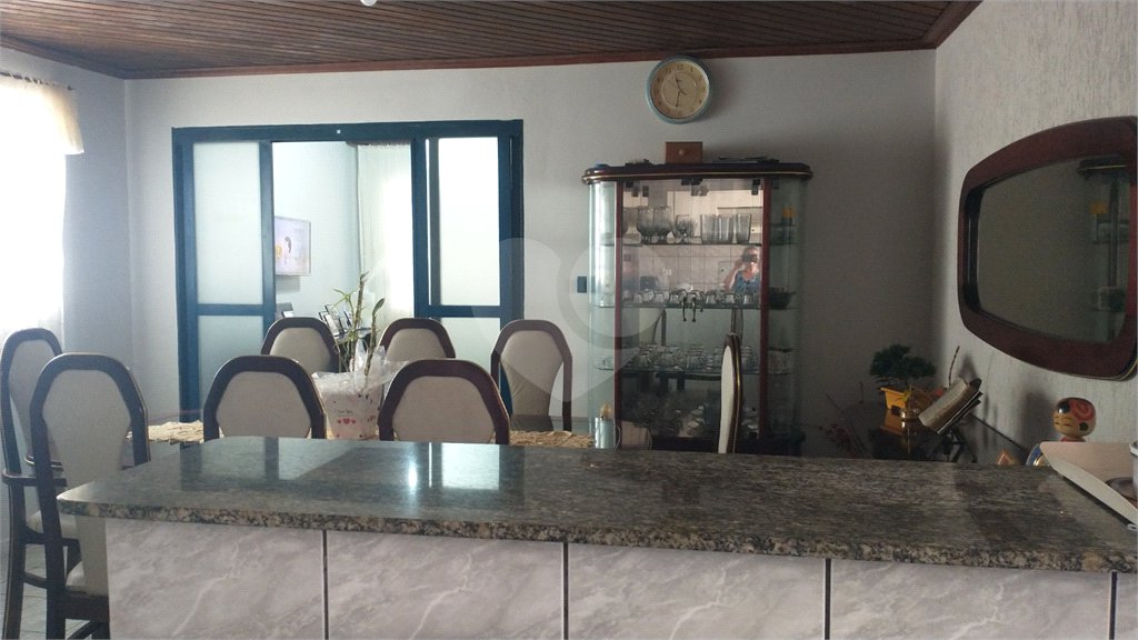 Casa à venda com 4 quartos, sendo 2 suítes,  em Conjunto Habitacional Brás Cubas, Mogi das Cruzes, SP