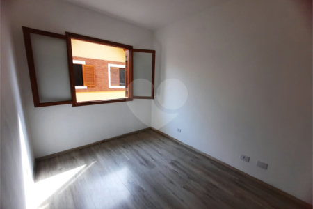 Casa para alugar com 3 quartos, sendo 1 suíte,  no condomínio Residencial Sol Francisco, São Paulo - SP