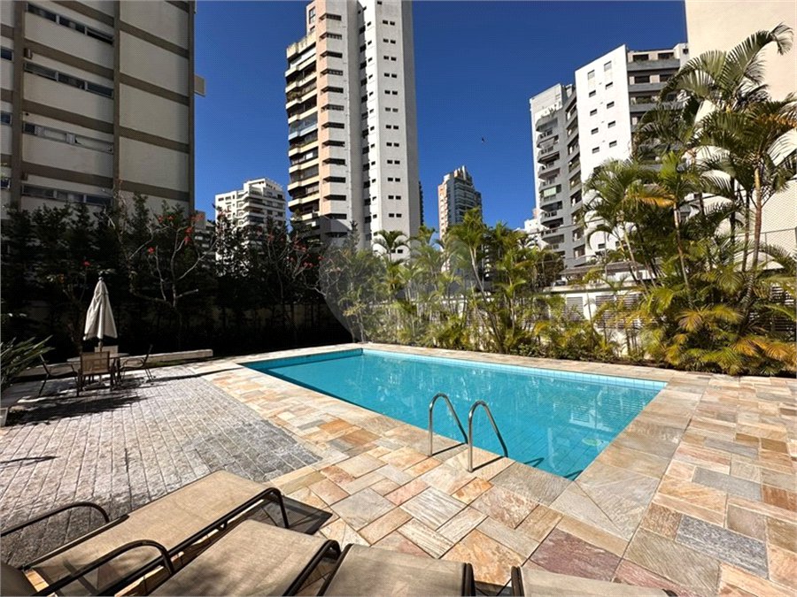 Apartamento para alugar com 3 quartos, sendo 2 suítes, em Moema, São Paulo, SP