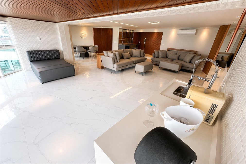Apartamento à venda com 5 suítes em Parque Enseada, Guarujá, SP