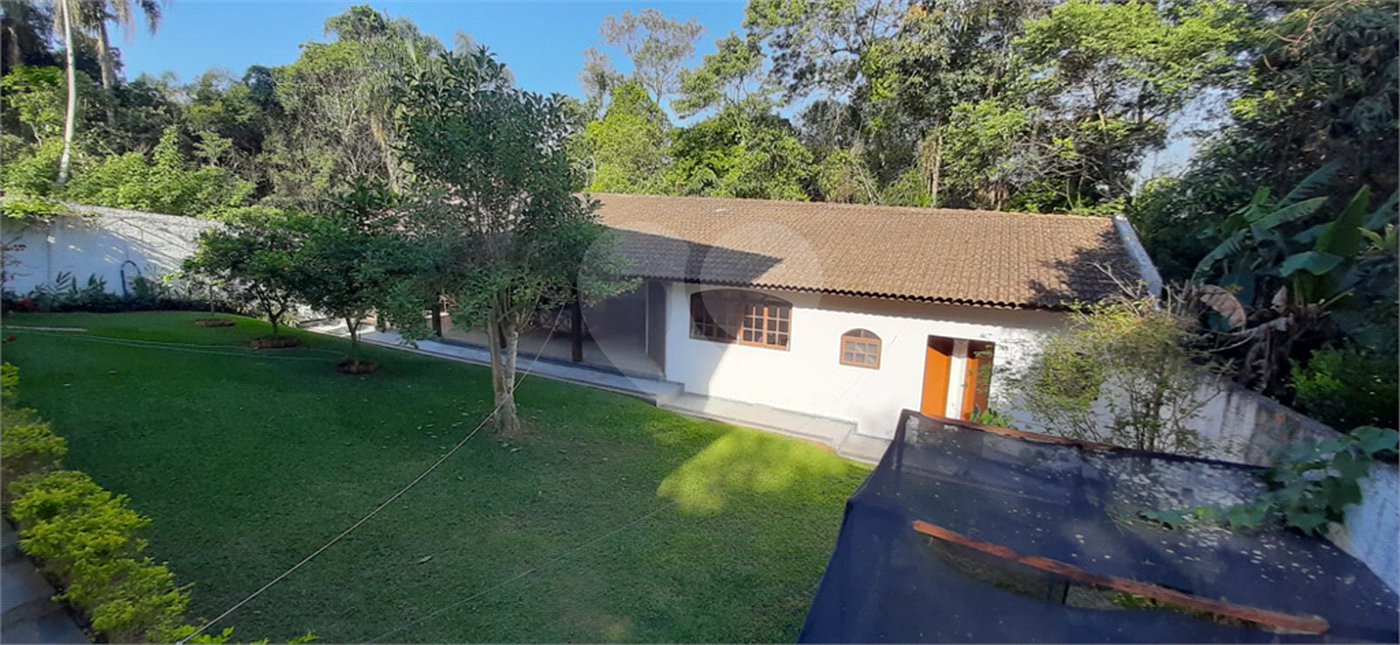 Casa à venda com 3 quartos, sendo 1 suíte, no condomínio Sausalito, Mairiporã - SP