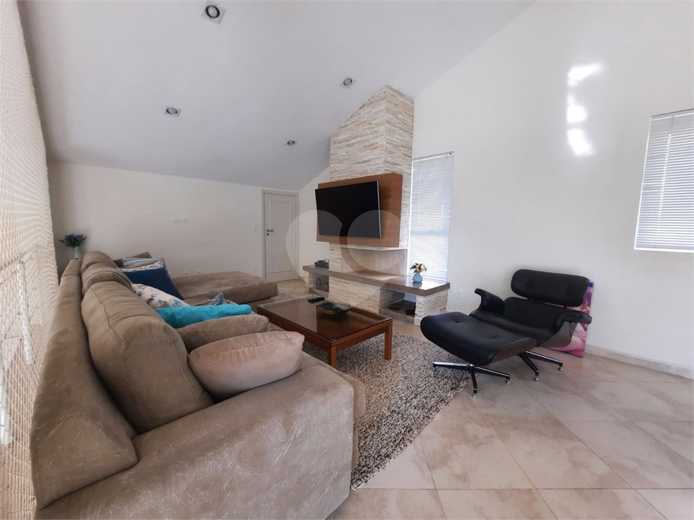 Casa à venda com 3 suítes no condomínio Parque Arco Iris, Atibaia - SP