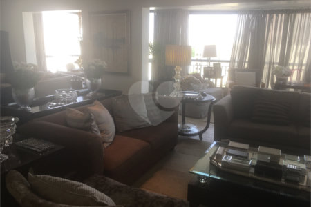 Apartamento à venda com 4 quartos, sendo 3 suítes, em Moema, São Paulo, SP