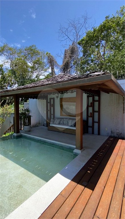 Casa à venda com 4 quartos, sendo 3 suítes, em Campinho, Porto Seguro, BA