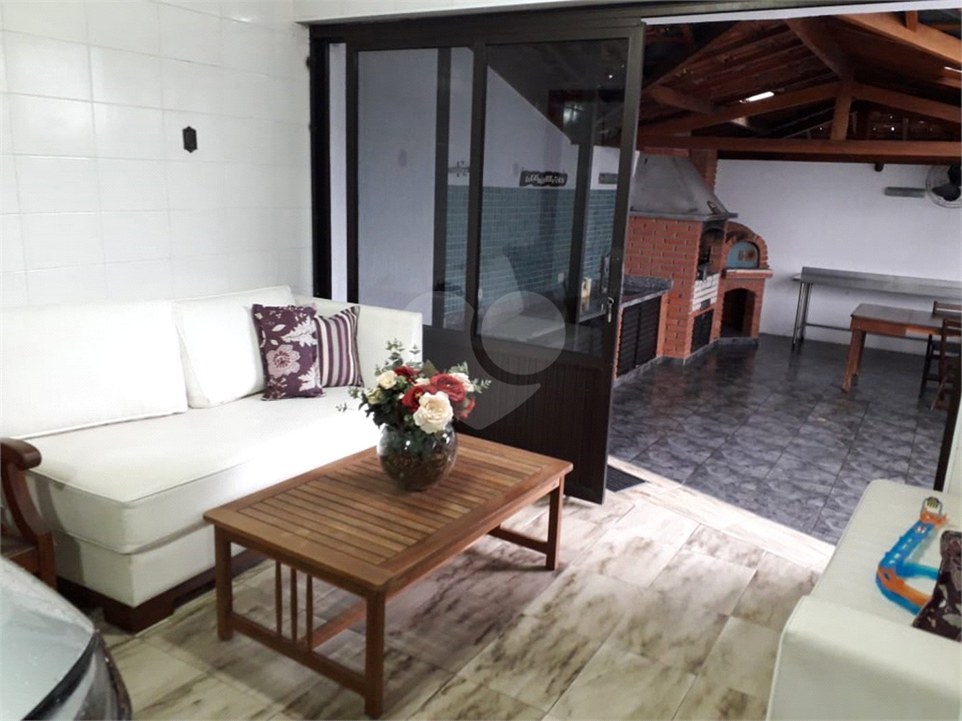 Sobrado à venda com 4 quartos, sendo 1 suíte, em Tremembé, São Paulo, SP
