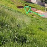 Terreno em condomínio fechado com 1.086 metros, pronto para construir, ampla área de lazer, aceita financiamento