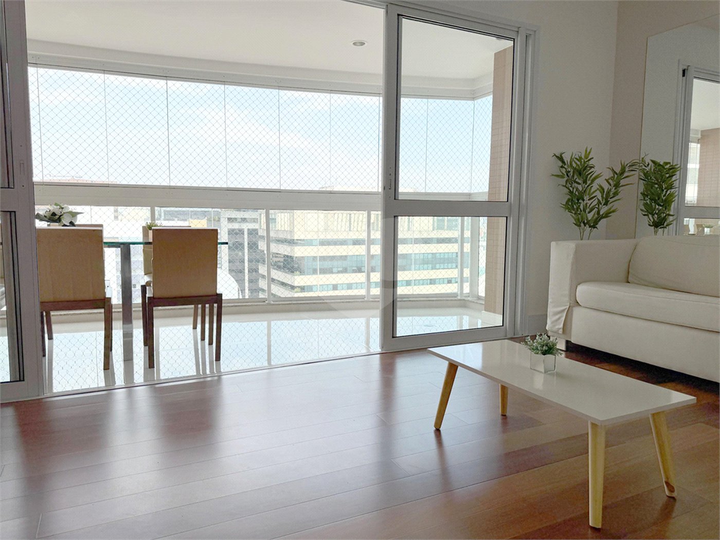 Apartamento para alugar com 3 quartos, sendo 1 suíte, em Vila Olímpia, São Paulo, SP