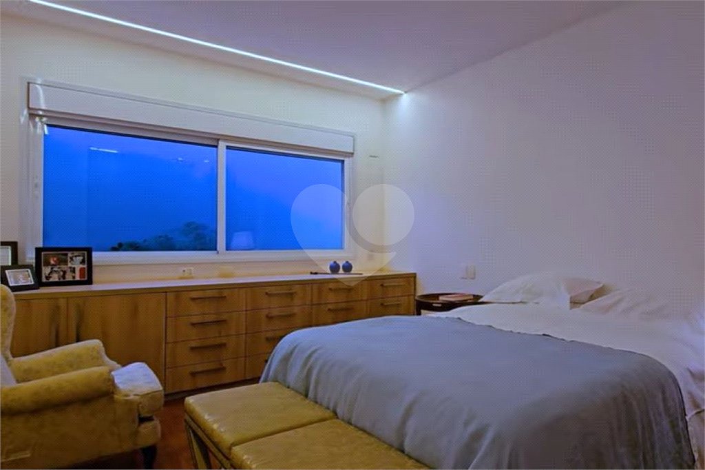 Casa à venda com 4 quartos, sendo 1 suíte, em Jardim Europa, São Paulo, SP