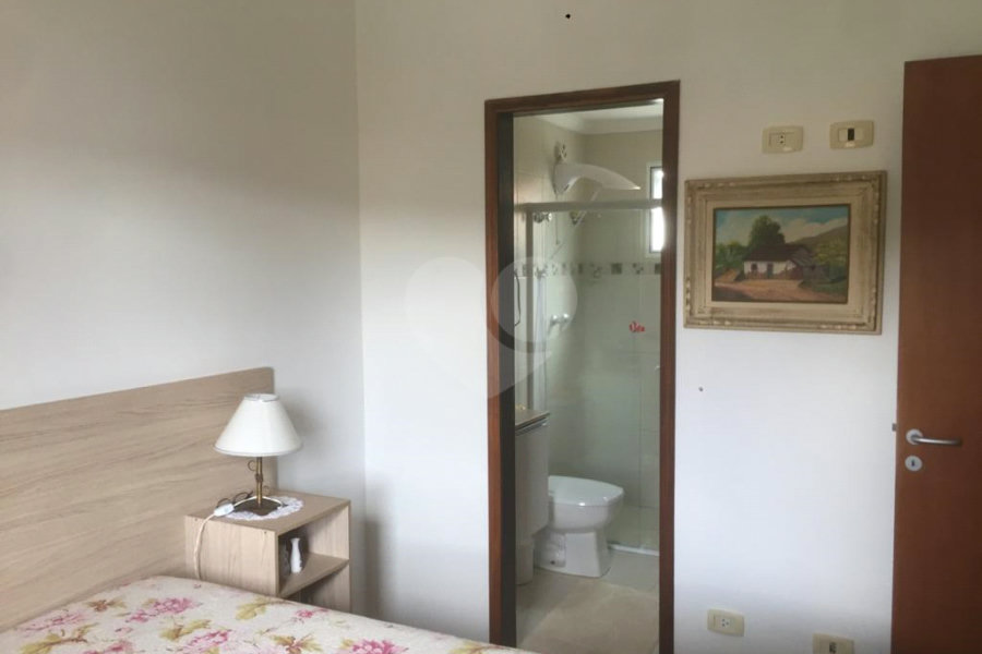 Casa à venda com 3 quartos, sendo 1 suíte, no condomínio Morada do Horto, São Paulo - SP