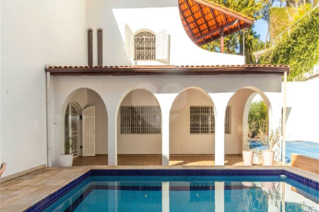 Casa à venda com 4 quartos, sendo 2 suítes, em Vila Morumbi, São Paulo, SP