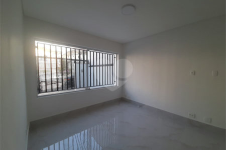 Sobrado à venda com 4 quartos, sendo 3 suítes, em Vila Paulicéia, São Paulo, SP
