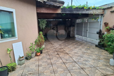 Casa à venda com 2 suítes em Vila Figueira, Suzano, SP