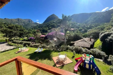 Casa à venda com 4 suítes no condomínio Quinta do Lago, Petrópolis - RJ