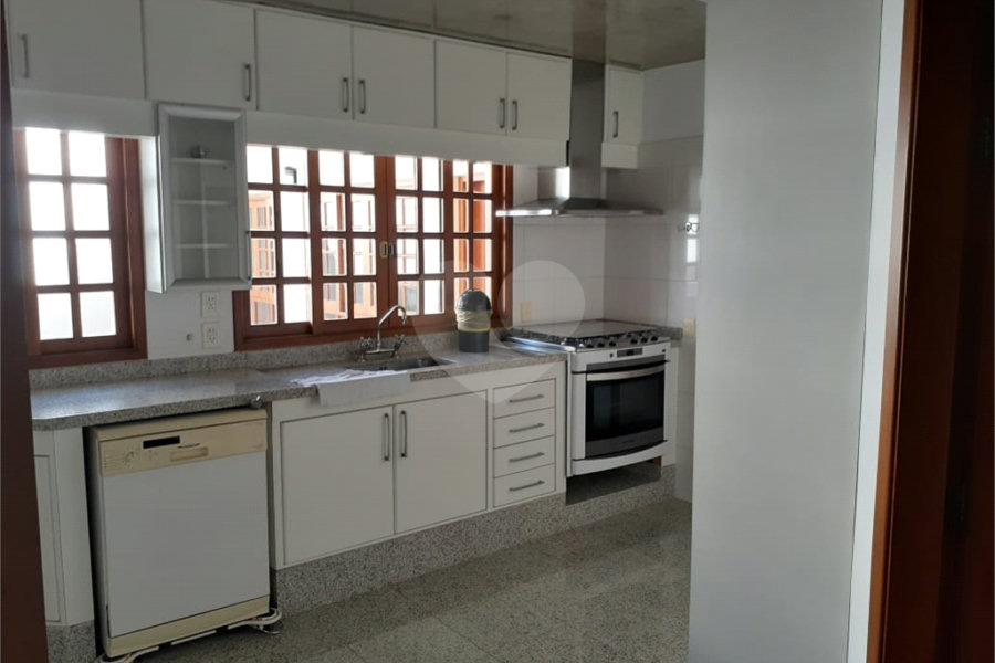 Sobrado à venda com 4 quartos, sendo 2 suítes,  em Tremembé, São Paulo, SP