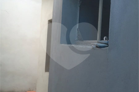 Casa à venda com 3 quartos, sendo 1 suíte,  no condomínio Residencial Club Entresseras, Santa Isabel - SP
